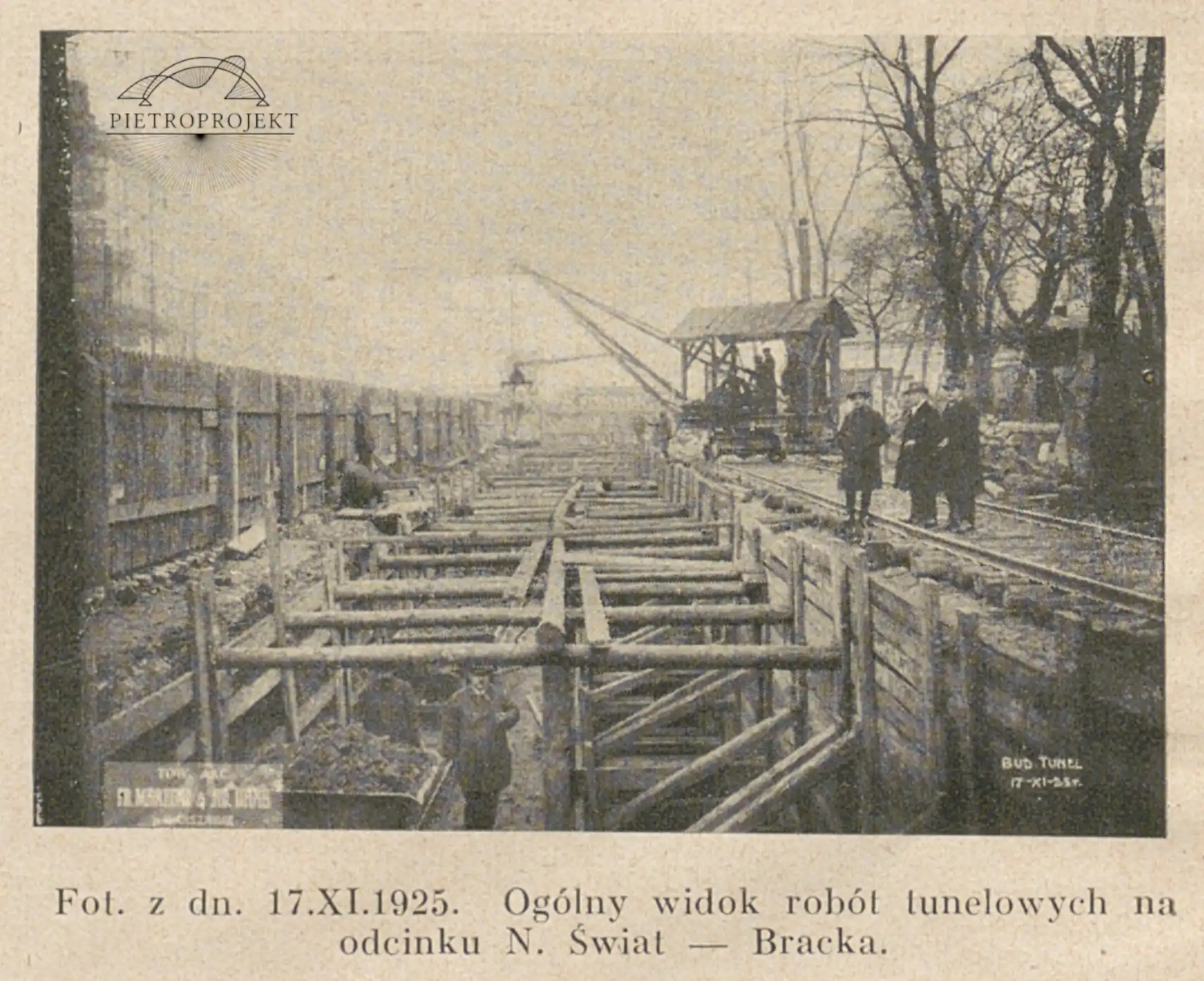 Budowa tunelu średnicowego w Warszawie – dźwig parowy na placu budowy